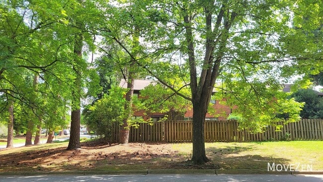 Building Photo - 5813 Nottoway Ct