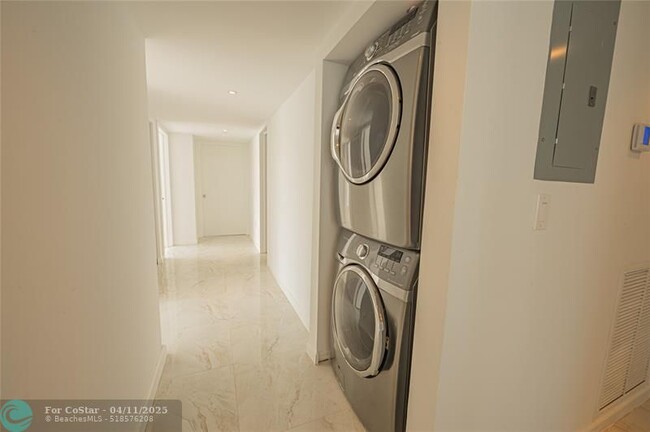 Building Photo - 468 Golden Isles Dr
