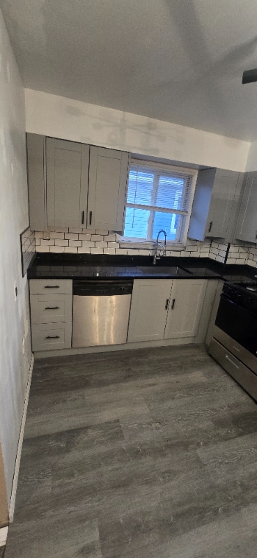 Building Photo - 3-25 B 46 St