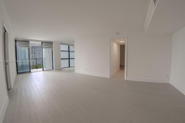 Building Photo - 18181 NE 31st Ct