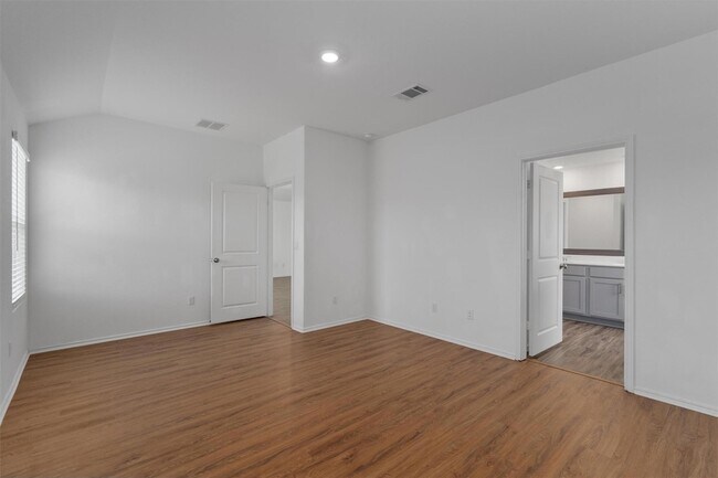 Building Photo - 245 Salt Springs Rd