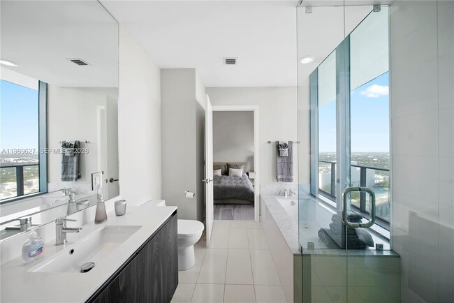 Building Photo - 480 NE 31st St