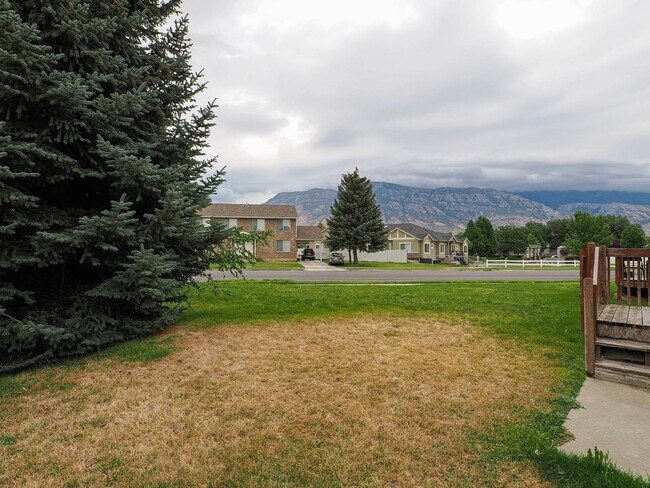 Building Photo - Charming 3-Bed, 2-Bath Home in Prime Ameri...