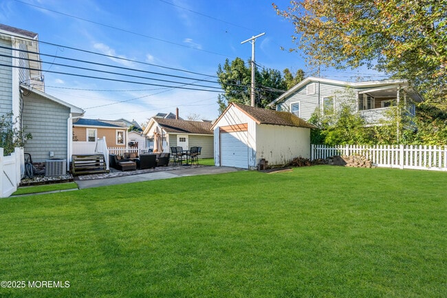 Building Photo - 1003 C St