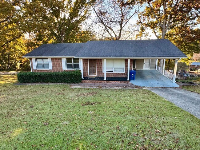 Primary Photo - 3 Bedroom Home in Saks!