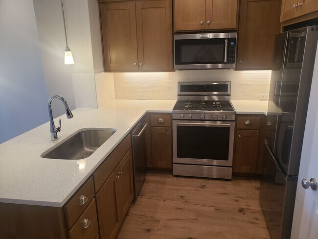 Building Photo - Reed's Crossing 2 bed/2.5 bath Townhome!