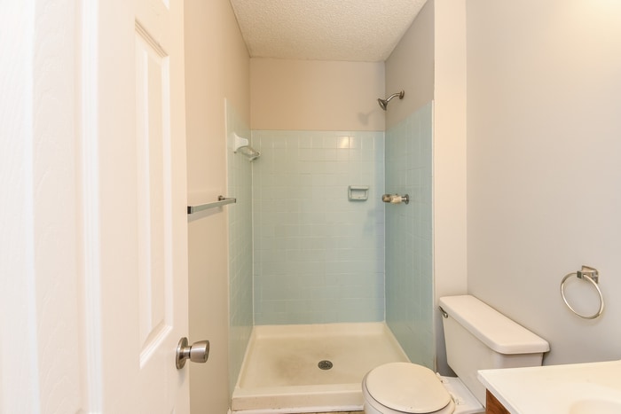 Building Photo - 124 Raintree Dr