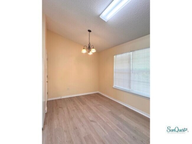 Building Photo - Spacious all brick home in Gulf Breeze.