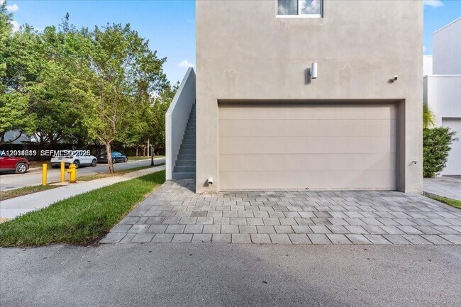 Building Photo - 6680 NW 102nd Path