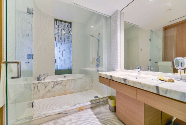 Building Photo - 801 S Miami Ave