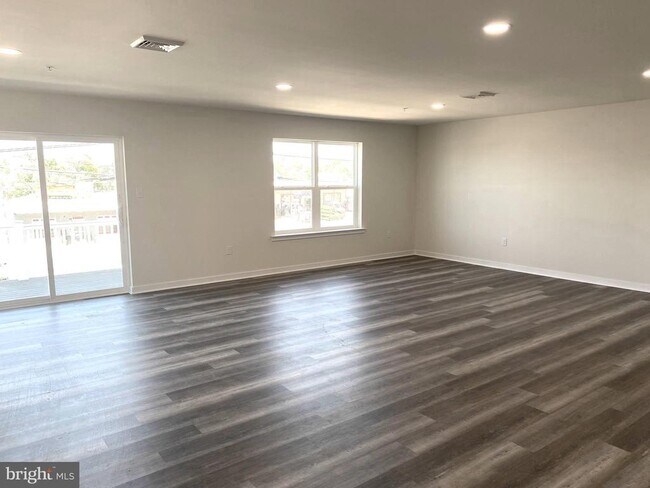 Building Photo - 3852 Ridge Pike