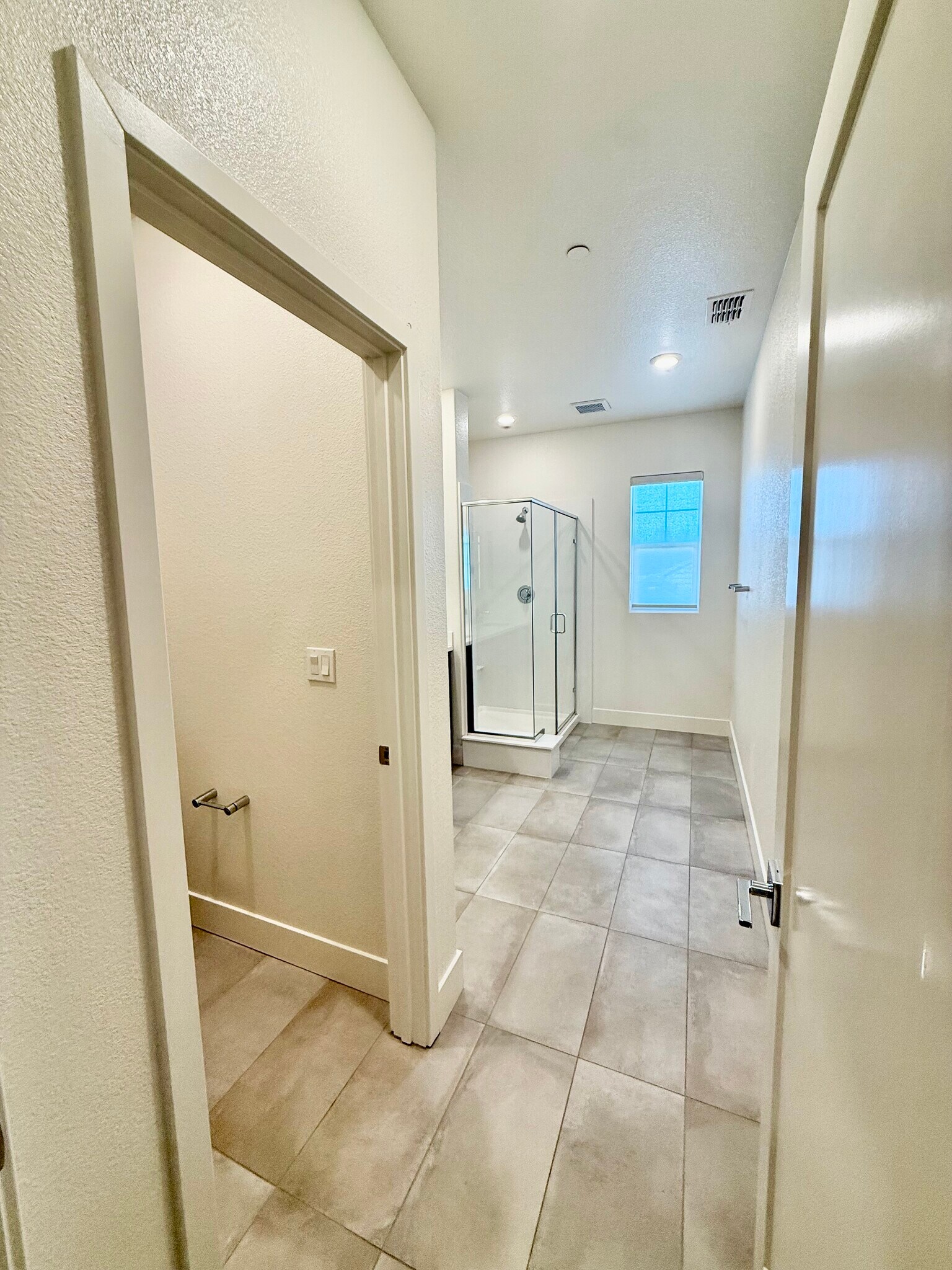 Building Photo - 204 Plum Tree St