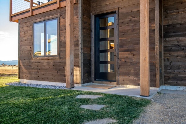 Building Photo - 3402 Alta Vista Dr