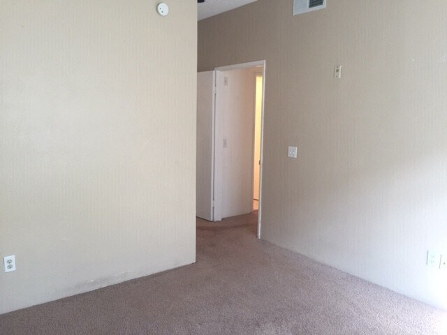 Building Photo - RB 2 Br 2 BathPetOK+washer+Dryer All Appl 2 Prkg spots>TEXT 858-774-1574