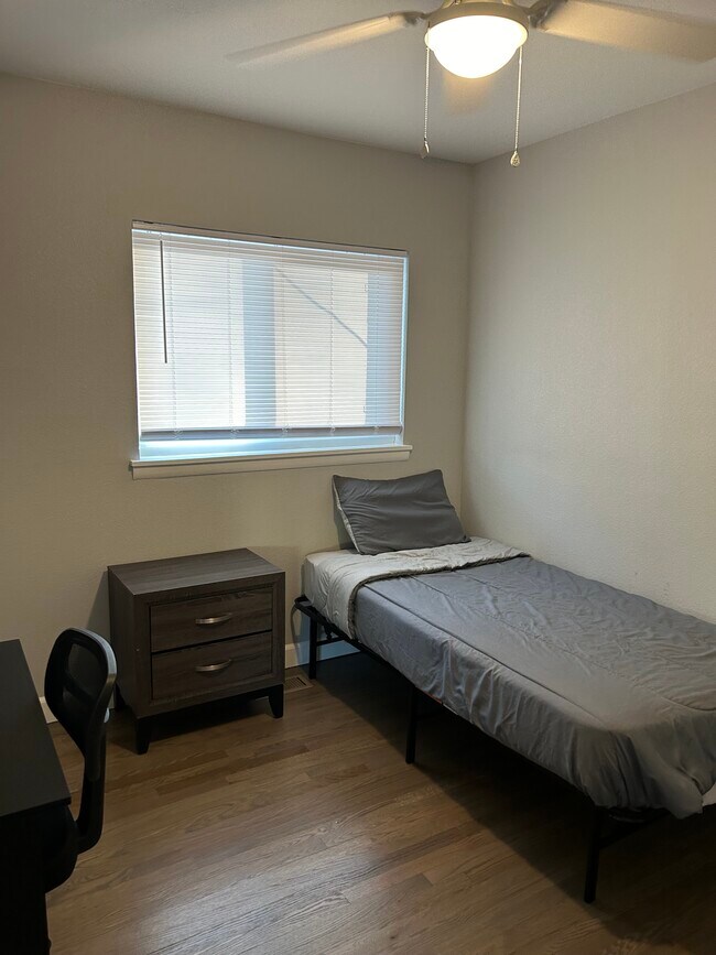 1st Bedroom Furnsihed - 3410 N Cascade Ave