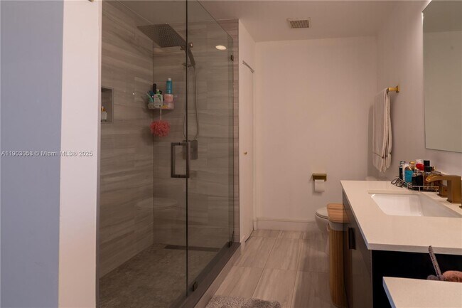 Building Photo - 2001 Biscayne Blvd