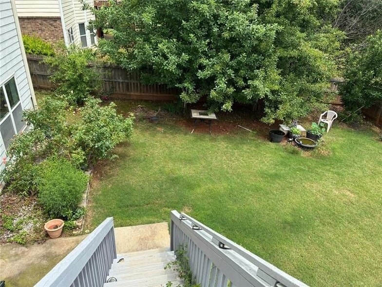 Building Photo - 1880 Manor View