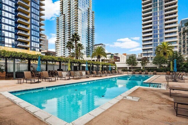 Pool and Hot Tub - 1199 Pacific Hwy