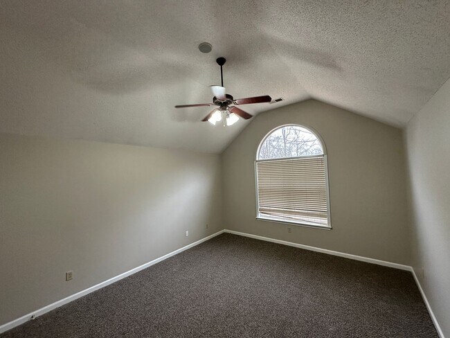 Building Photo - 3BD/2BA 1,640 sq. ft. Home With Split Floor Plan. Pets Are Welcome With Owner's Approval.