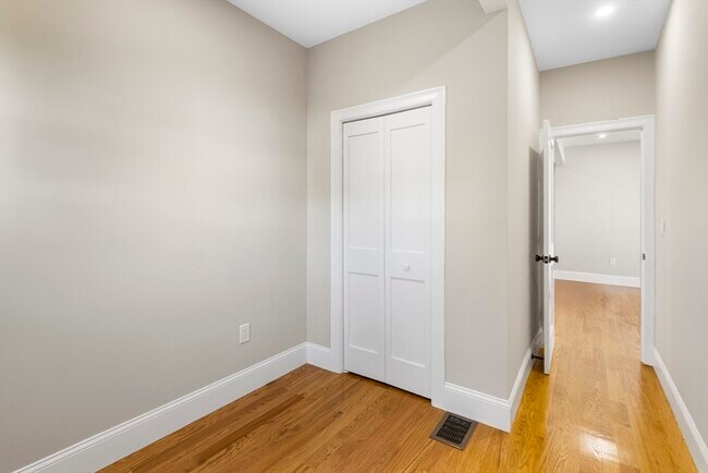 Building Photo - 31 Woodale Ave