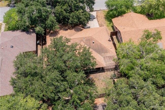 Building Photo - 1412 Falcon Ave