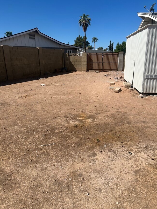 Building Photo - 1303 N Roca