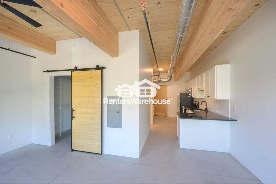 Building Photo - 2701 Ingersoll Ave