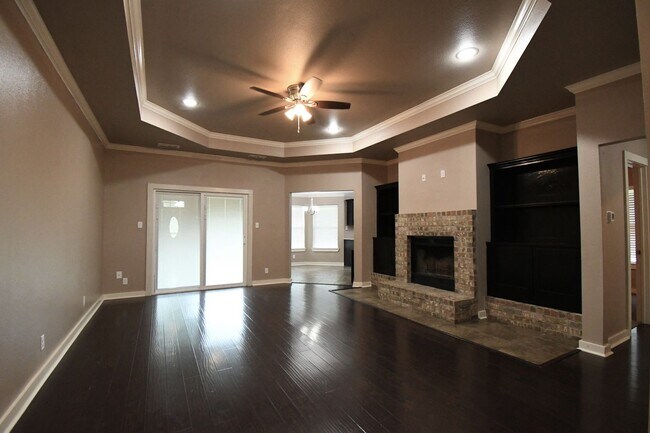 Building Photo - Lovely 4 Bedroom 2 Bath in Flint!