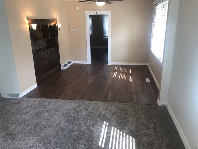 Building Photo - 3 BEDROOM GARLAND DISTRICT BUNGALOW