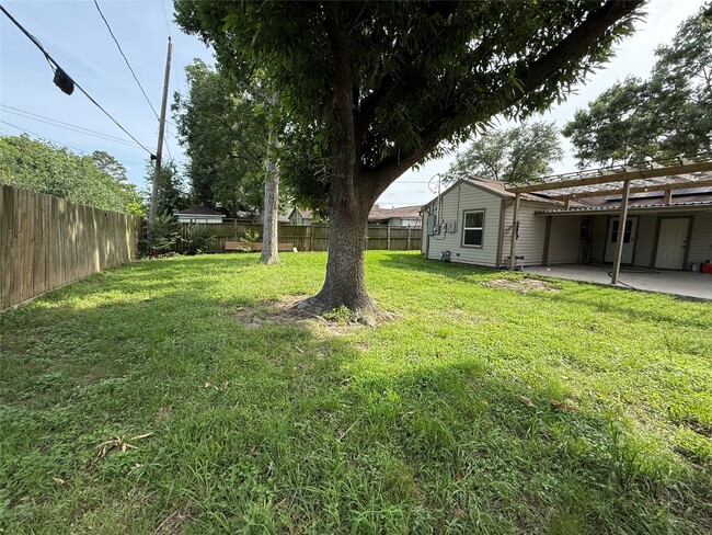 Building Photo - 1807 Firwood Dr