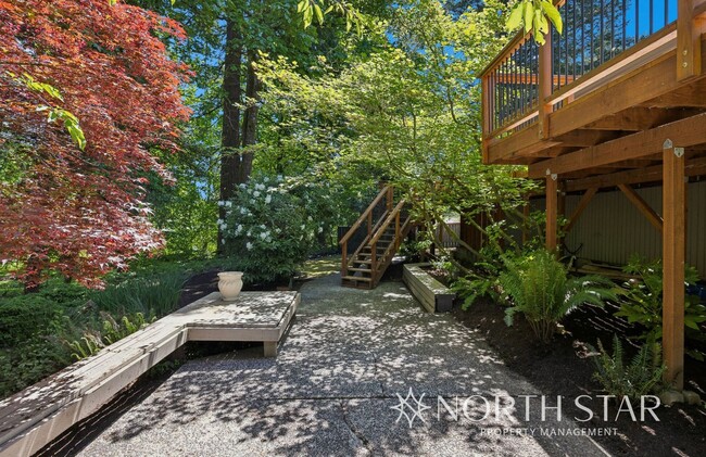 Building Photo - One Level Living in Lake Oswego