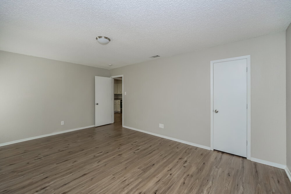 Building Photo - 5732 Bermuda Dr
