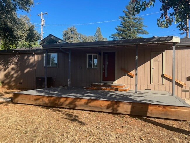 Building Photo - Modern Auburn Retreat—Fully Renovated 3BR ...