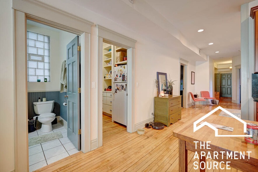 Building Photo - 882 N Marshfield Ave