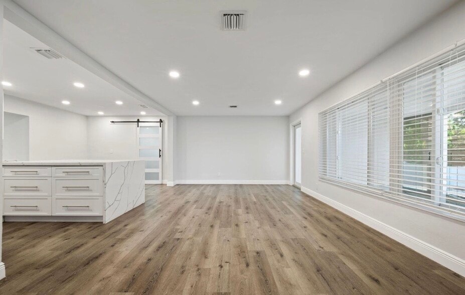 Building Photo - 2298 NE 4th Ave