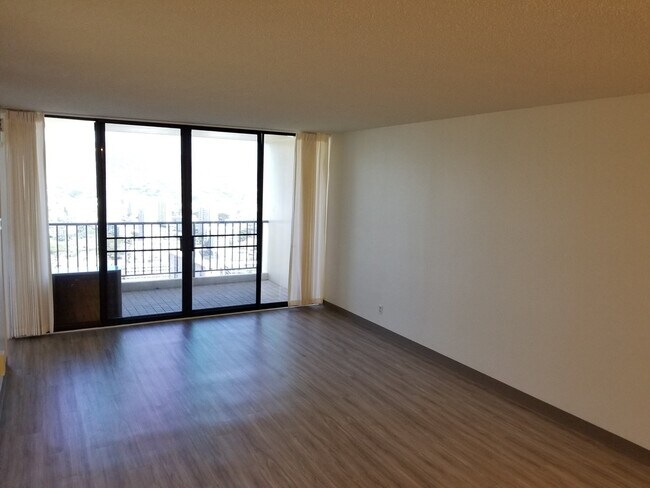 Building Photo - 2 bedroom, 2 bathroom, 2 parking @ Franklin Towers!!