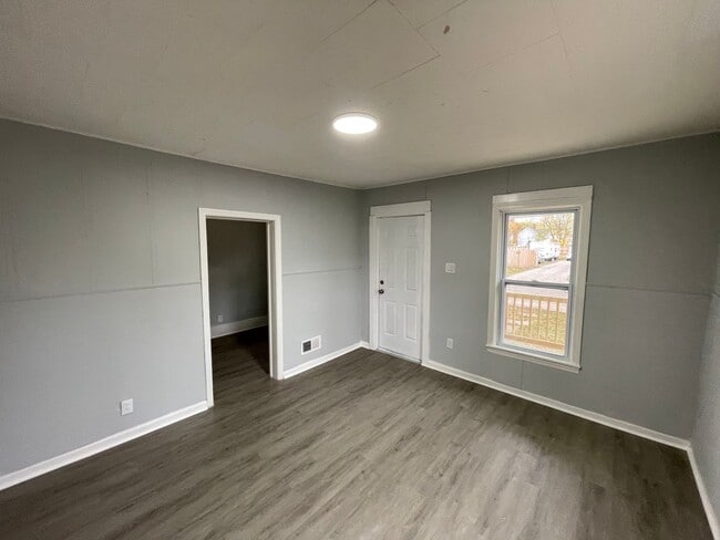 Building Photo - SECTION 8 & EDEN ACCEPTED!! Newly Renovated Spacious 2BR Home!