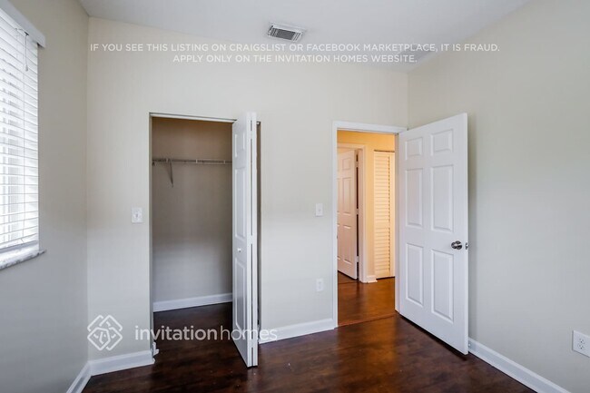 Building Photo - 4102 NE 25th Ct