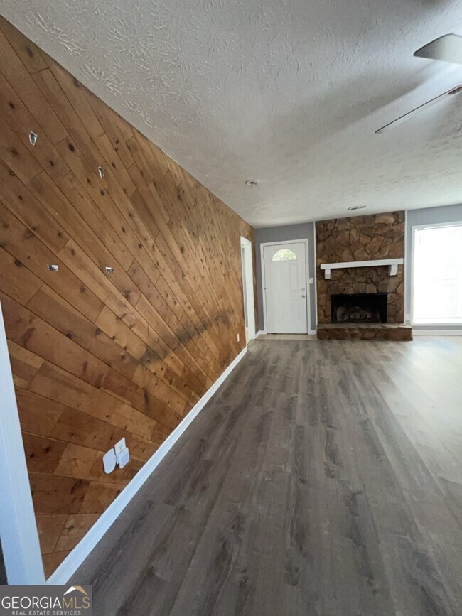 Building Photo - 1682 Charmeth Rd