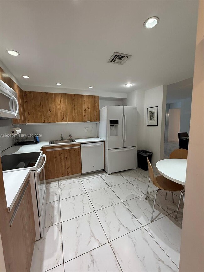 Building Photo - 2301 S Ocean Dr