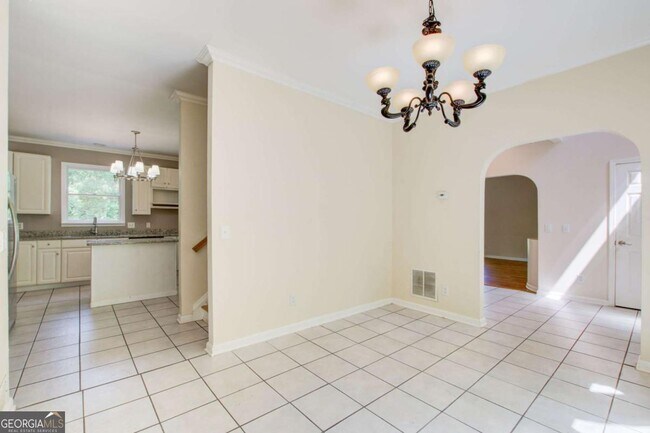 Building Photo - 2462 Empire Forest Dr