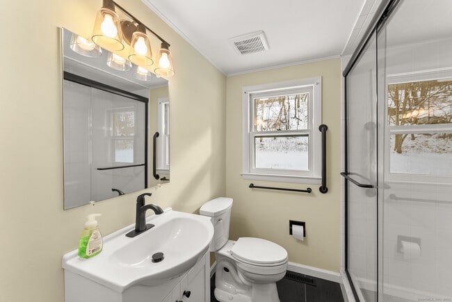 Building Photo - 52B Fuller Mountain Rd