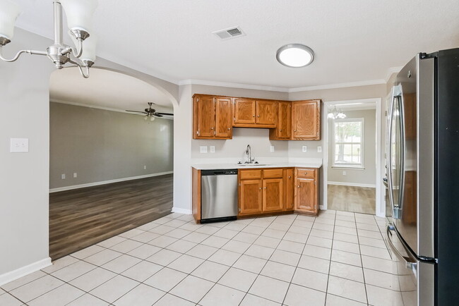 Building Photo - 1337 Pendulum Dr N