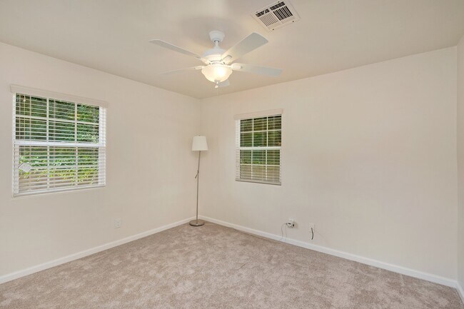 Building Photo - Single Level Family House