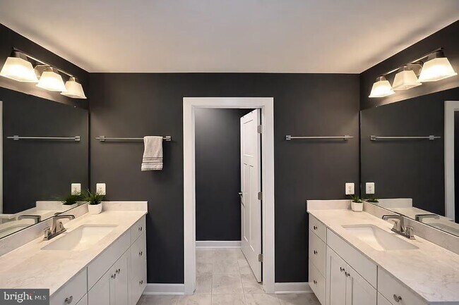 Building Photo - 9705 Blandwood Way