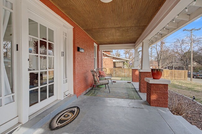 Building Photo - Rare historic East Nashville bungalow for rent; 4 Beds 3 Baths, 1,806 SqFt, fenced yard