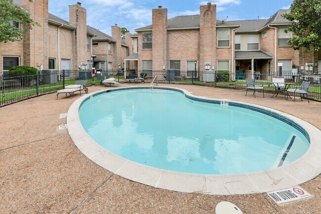Building Photo - 5515 Strack Rd