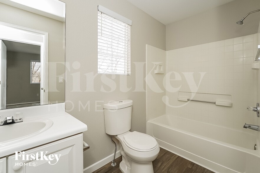 Building Photo - 10123 Elm Ct