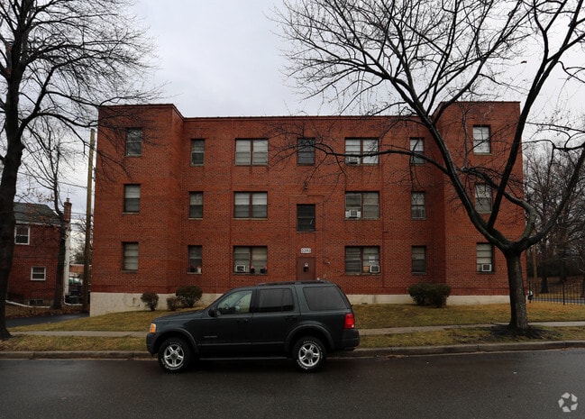 Building Photo - 3392 Blaine St NE