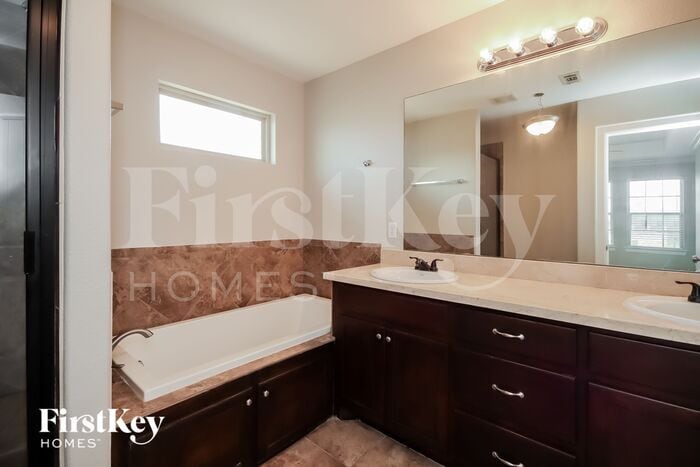 Building Photo - 320 Country Crossing Cir
